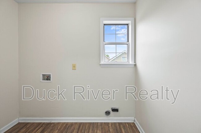 Building Photo - 1712 University Dr