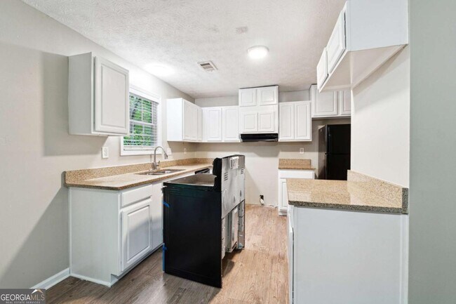 Building Photo - 4326 Dogwood Farms Dr