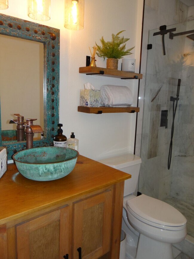 Building Photo - Charming 3-Bed, 2-Bath Pool Home in Desirable Winter Springs