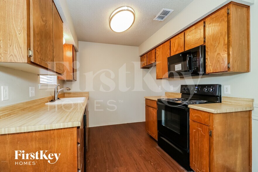 Building Photo - 1120 Andrew St