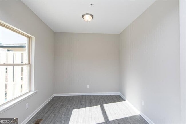 Building Photo - 272 Commons Ave