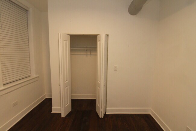 Building Photo - 1362 N Bosworth Ave