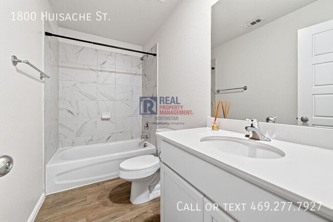 Building Photo - 1800 Huisache St