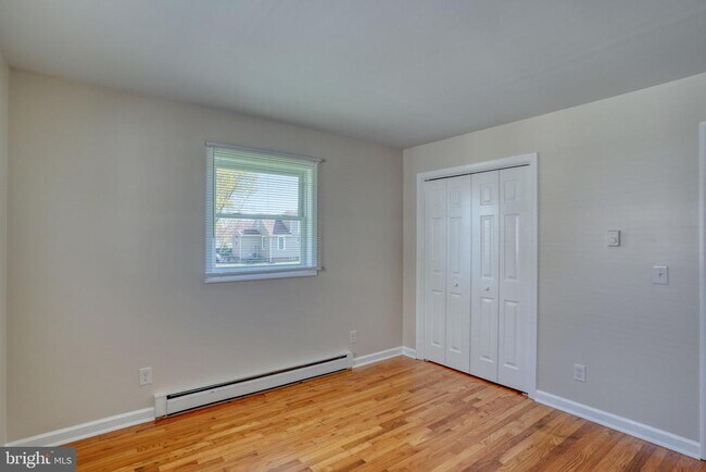 Building Photo - 206 N Main St