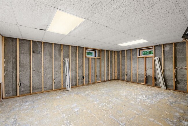 Building Photo - 23-55 Staffordshire Ln