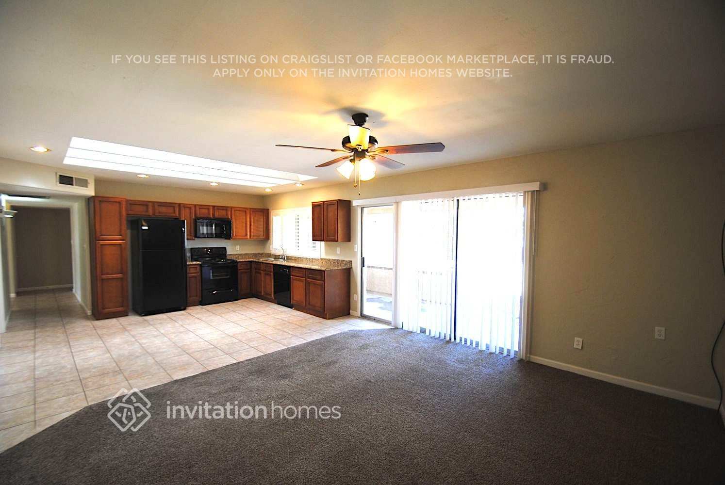 Building Photo - 2742 S Las Palmas