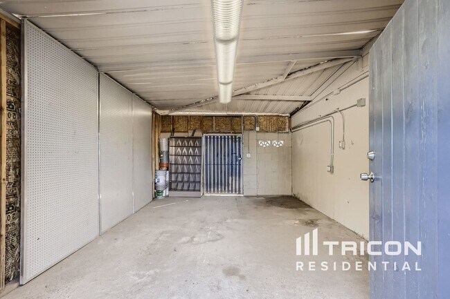Building Photo - 7201 N 26th Ln