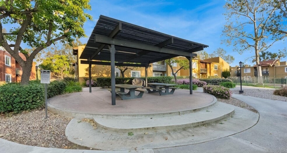Building Photo - 17181 W Bernardo Dr