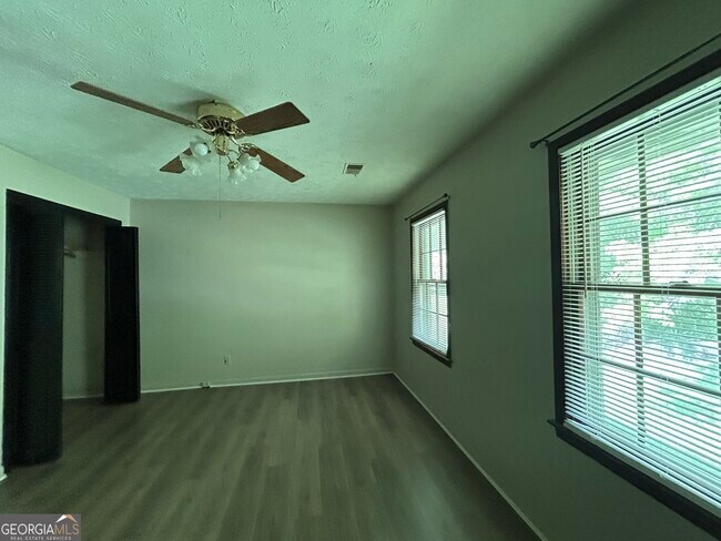 Building Photo - 33 Lynhaven Dr