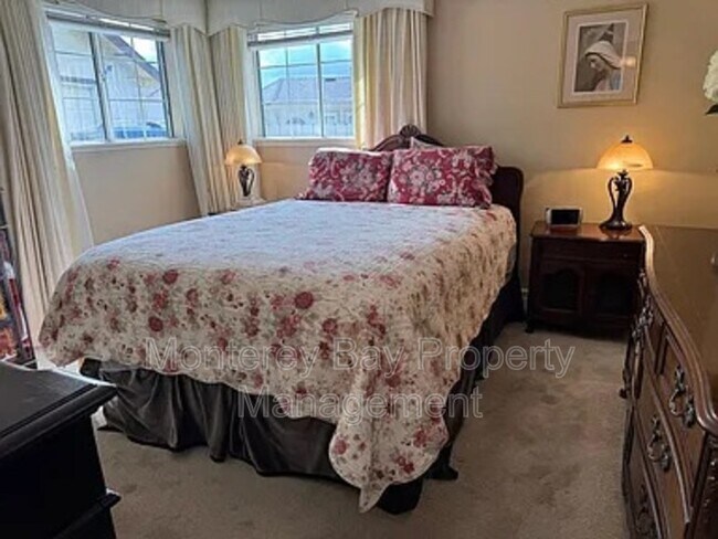 Building Photo - 1976 Grandview St