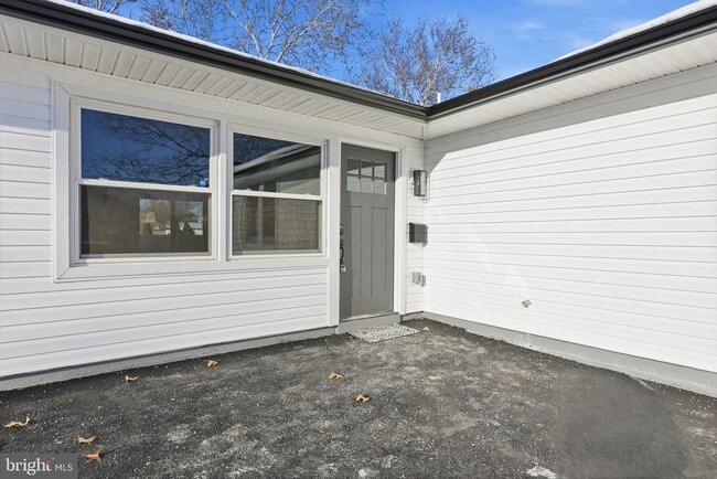 Building Photo - 68 Daffodil Ln