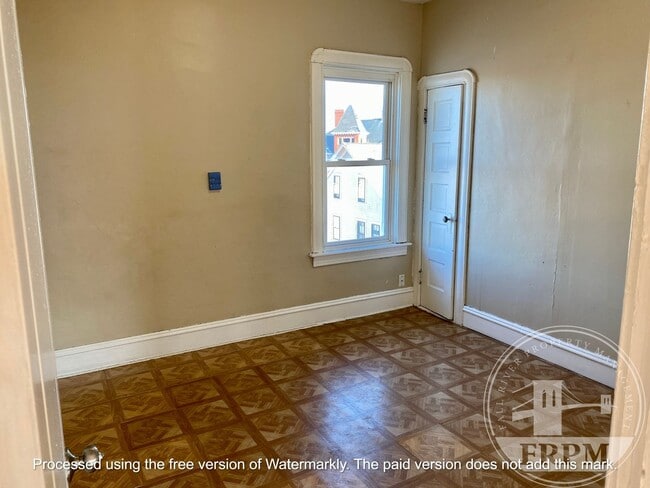 Building Photo - 528 4th St