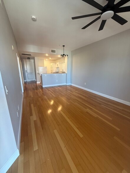 Building Photo - 59 E Agate Ave