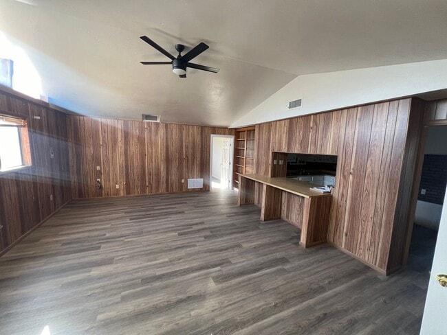 Building Photo - 5bedrooms 2bathrooms with CH/A