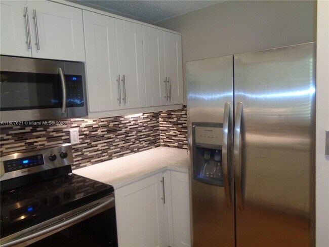 Building Photo - 811 SW 12th Pl