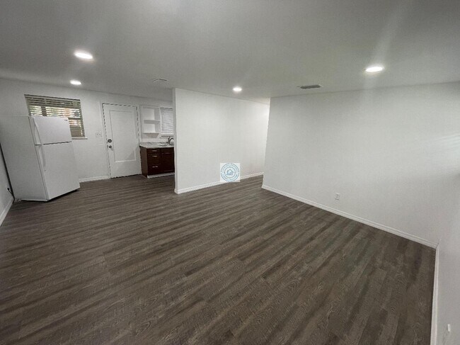 Building Photo - 2626 Broadway Ave