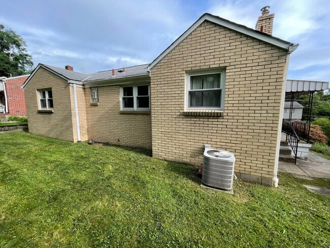 Building Photo - 157 Merritt Ave