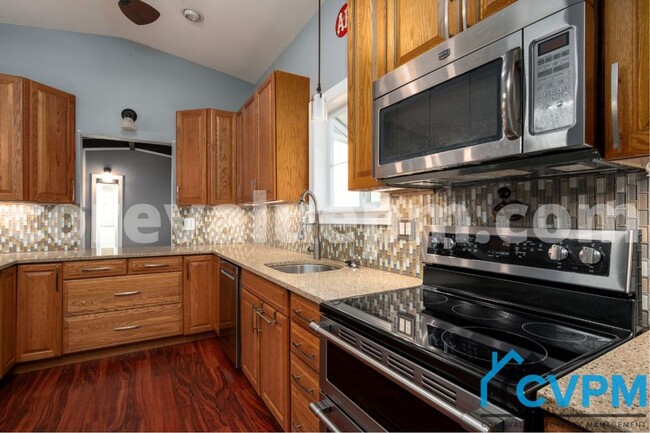 Building Photo - 7425 Hickory Ln