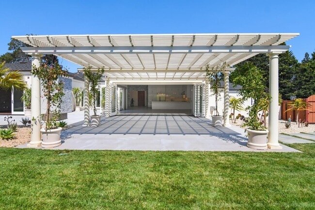Building Photo - 1505 Wedgewood Dr