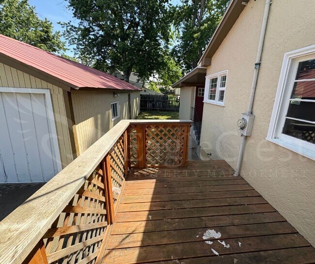 Building Photo - Two Bedroom House with Bonus Room Located ...