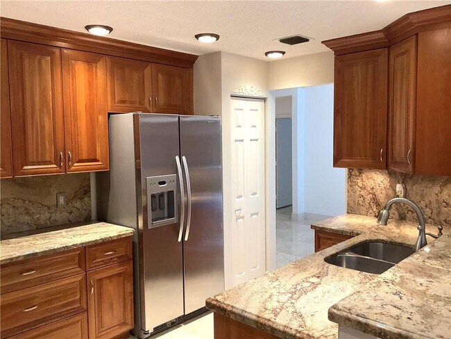 Building Photo - 4806 S Lee Rd