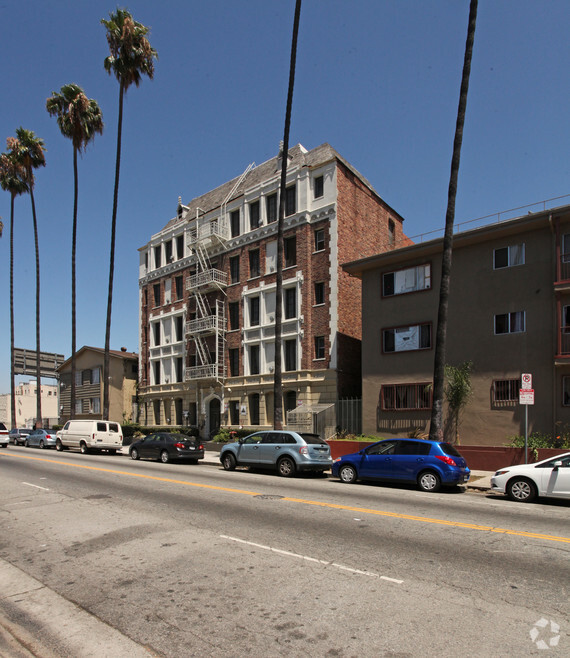 Building Photo - The Elmwood Apartments...Beautiful Apartme...