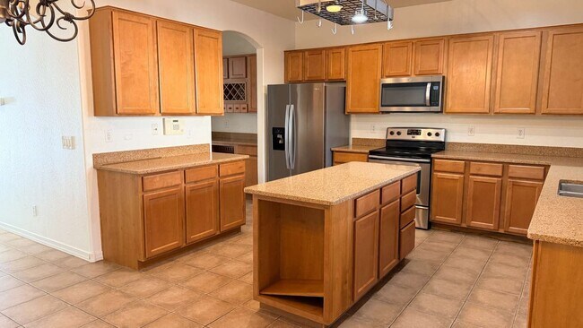 Building Photo - 43658 Caven Dr