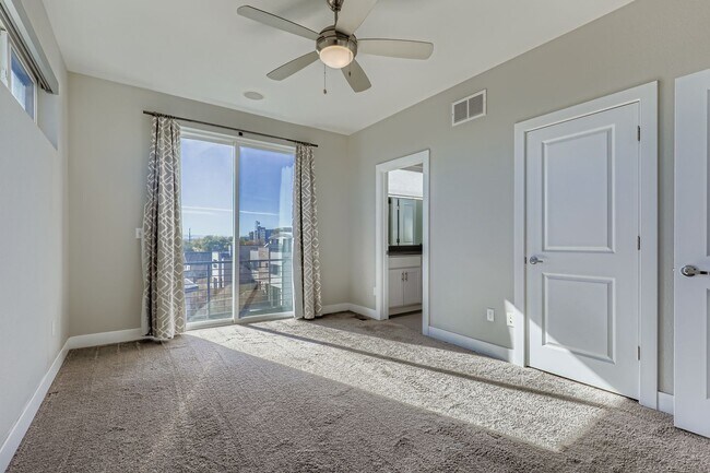 Building Photo - 2851 W 21st Ave