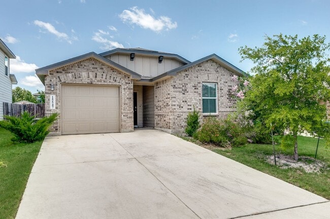 Primary Photo - BEAUTIFUL 3-BEDROOM D.R. HORTON HOME IN RE...