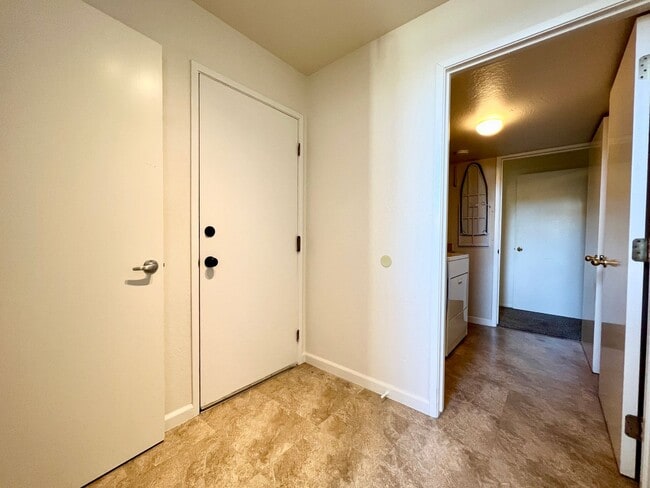 Building Photo - Spacious 4-Bed, 3-Bath Single-Family Home ...