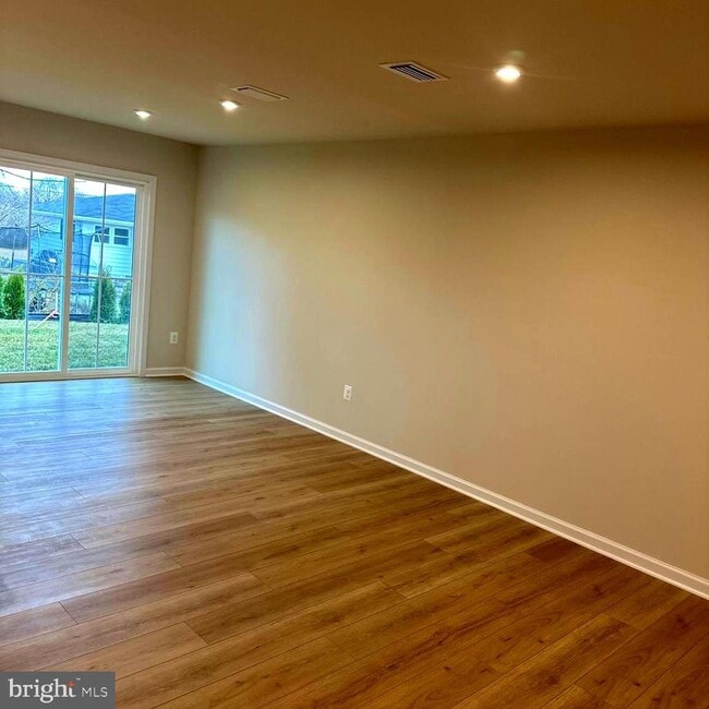 Building Photo - 645 Laurelwood Cir