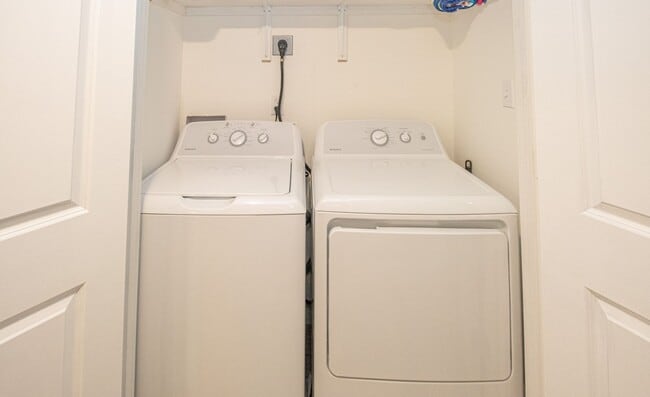 Building Photo - 301 Sanford Ave