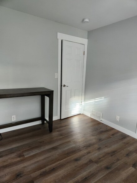 Building Photo - 8464 S 2700 W