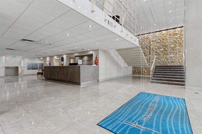 Building Photo - 3111 N Ocean Dr