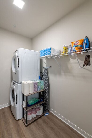 Building Photo - 1632 N Franklin Pl