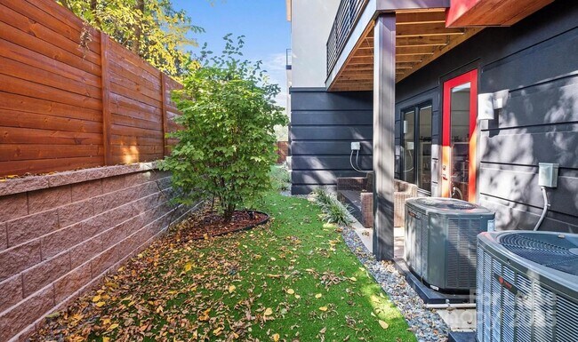 Building Photo - 2712 N Davidson St