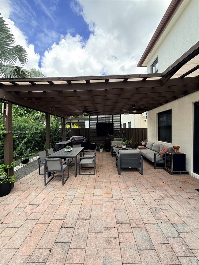 Building Photo - 8640 NW 101st Pl