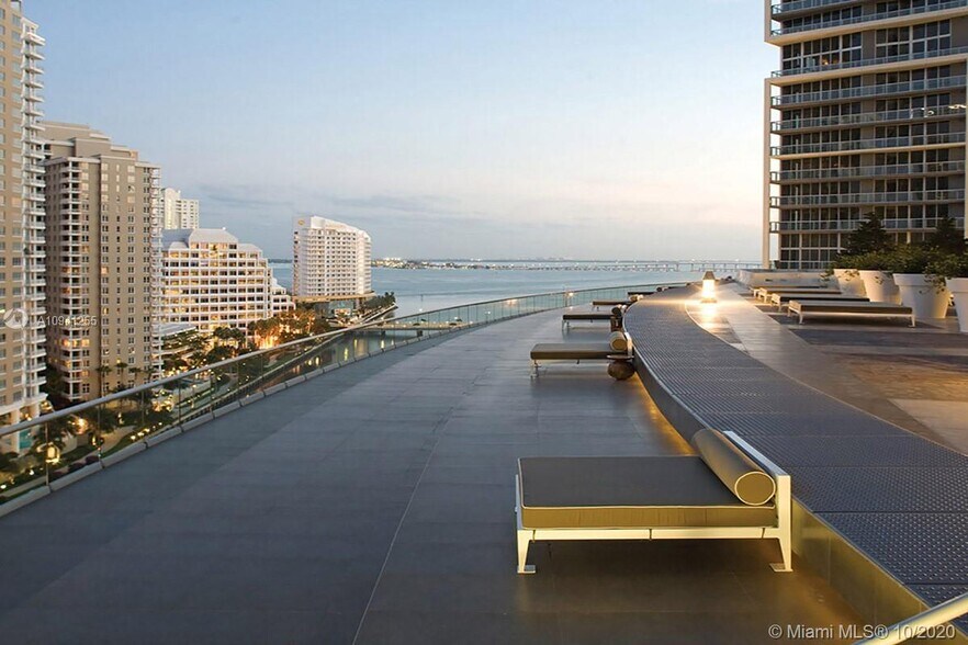 Building Photo - 495 Brickell