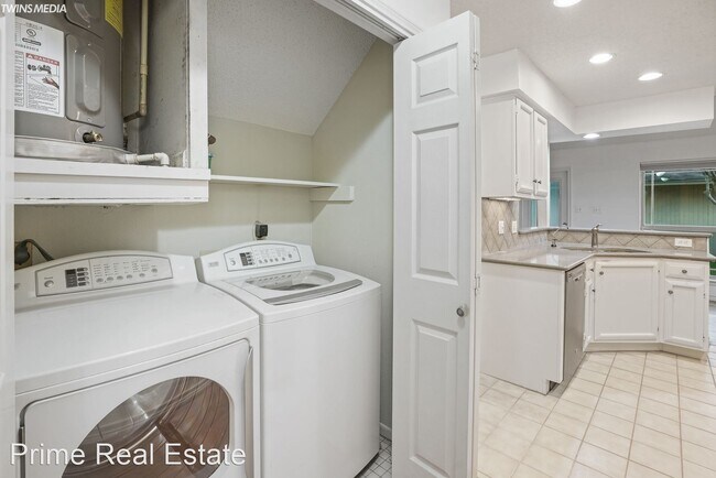 Building Photo - 2 br, 1 bath House - 4618 Cedar Pass Unit C