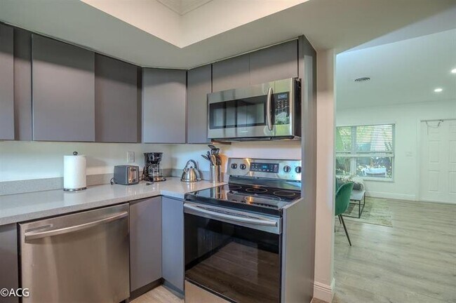 Building Photo - 19 NE 16th St