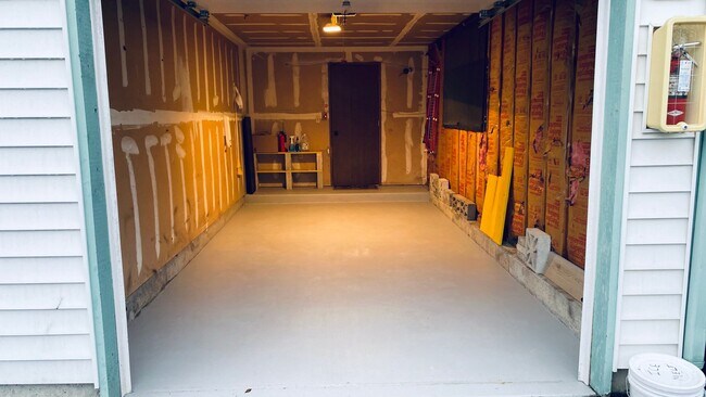 Building Photo - Cute and Quaint Updated Federal Way Condo