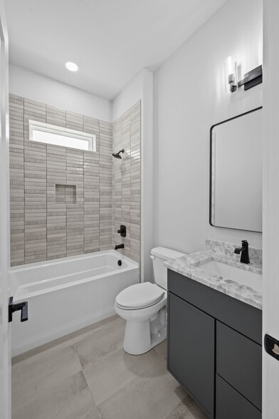 Building Photo - 2521 W Heiman St