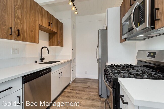 Building Photo - 2223 Myrtle Ave