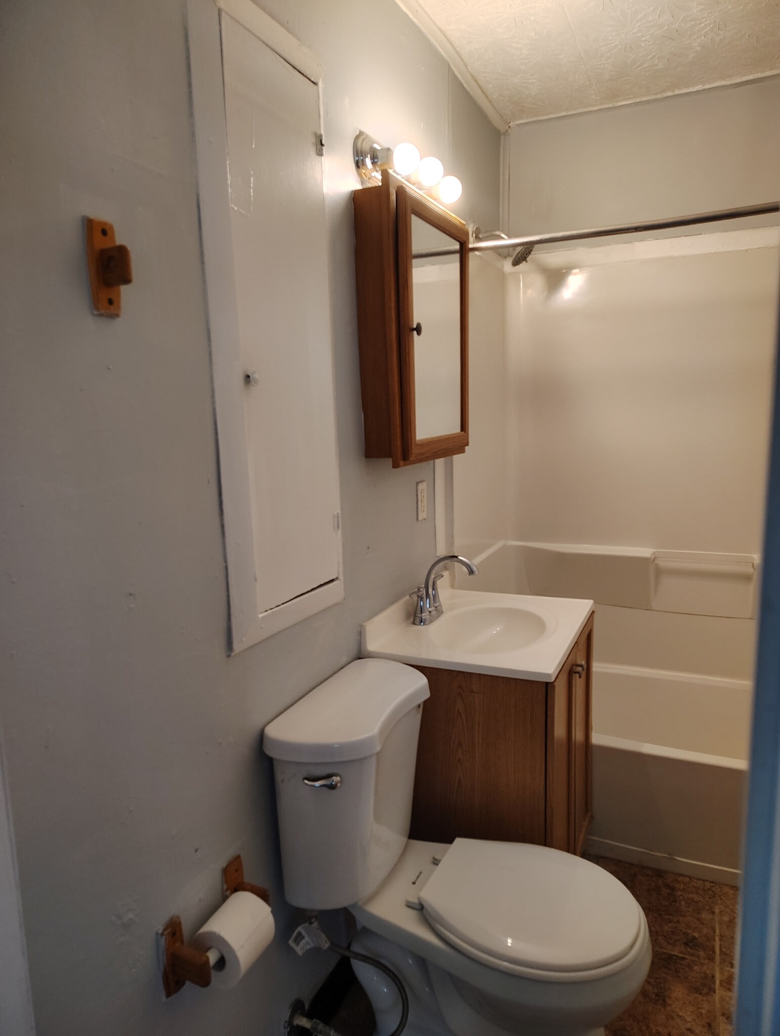 Building Photo - 1936 Shaftesbury Rd