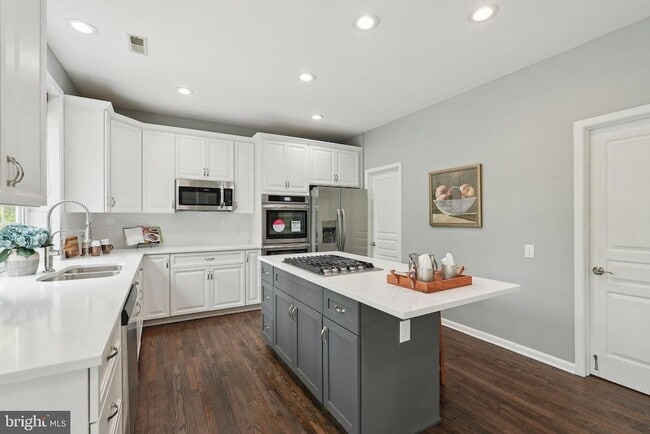 Building Photo - 51 Knickerbocker Ln