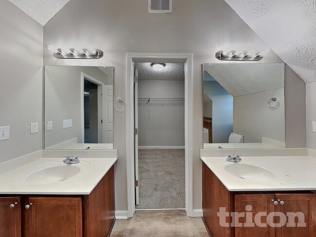 Building Photo - 1055 Crown Landing Pkwy