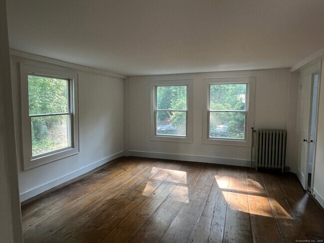 Building Photo - 434 Hurlbutt St