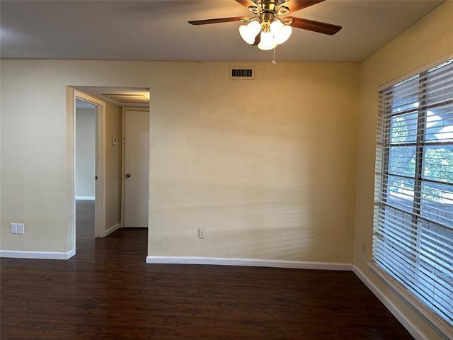 Building Photo - 10580 High Hollows Dr