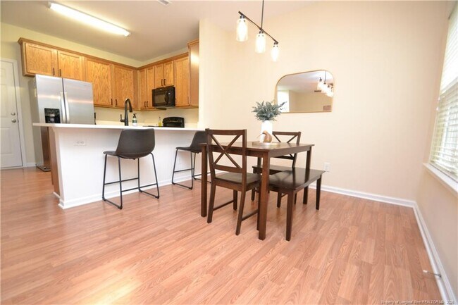 Building Photo - 3115 Manhasset Ln