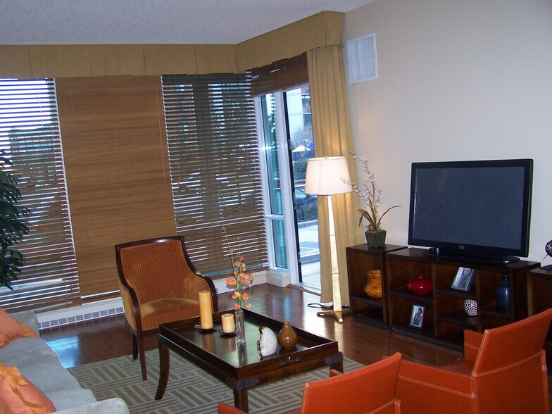 Building Photo - 20 Newport Pky